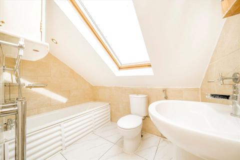 Flat to rent, Bertie Road, London NW10