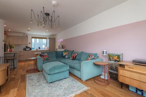 4 bedroom townhouse for sale, Solar Avenue, Leeds LS9