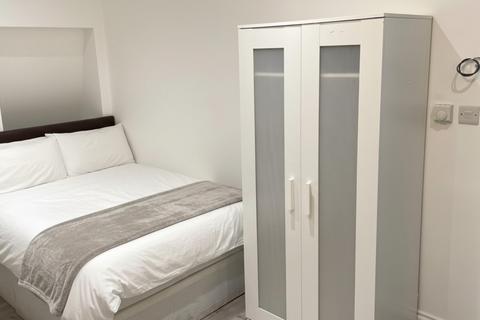 6 bedroom flat for sale, Kilburn, London, NW6