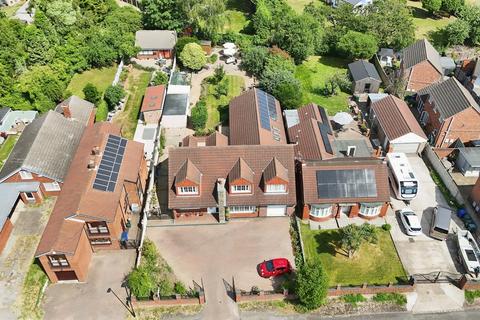 5 bedroom detached house for sale, West Street, Thorne, DONCASTER