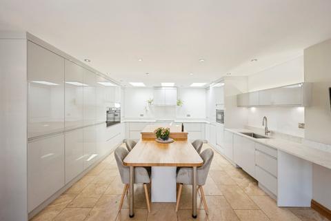 5 bedroom detached house for sale, West Street, Thorne, DONCASTER