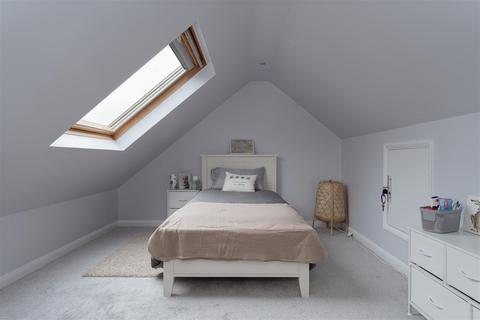 undefined, Rowan Close, Reigate