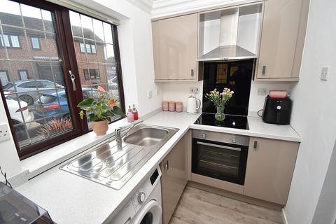 1 bedroom mews for sale, Brockenhurst Way, Bicknacre