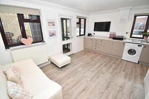 1 bedroom mews for sale, Brockenhurst Way, Bicknacre