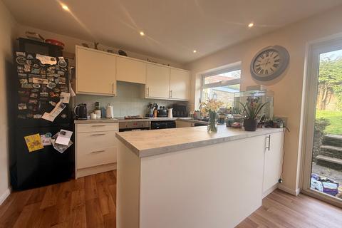 3 bedroom semi-detached house to rent, Olives Meadow, Uckfield TN22