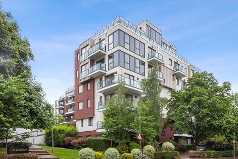 2 bedroom flat to rent, Brunel Court, Green Lane, Edgware HA8