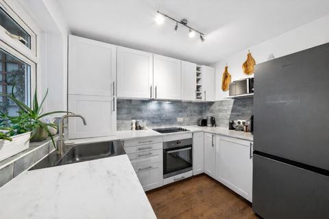 2 bedroom flat for sale, Gauden Road, London