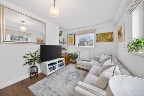 2 bedroom flat for sale, Gauden Road, London