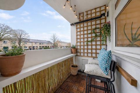 2 bedroom flat for sale, Gauden Road, London
