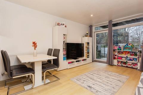 1 bedroom flat for sale, Woodford Road, Watford