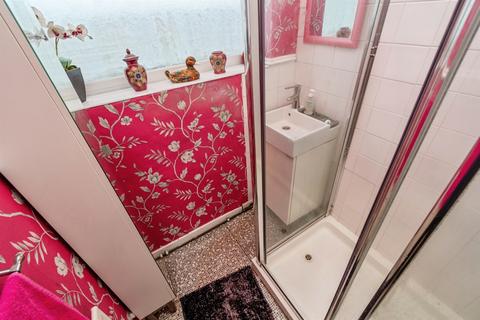 3 bedroom semi-detached house for sale, Kent Road, Wednesbury