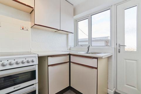 3 bedroom semi-detached house for sale, Kent Close, Pudsey