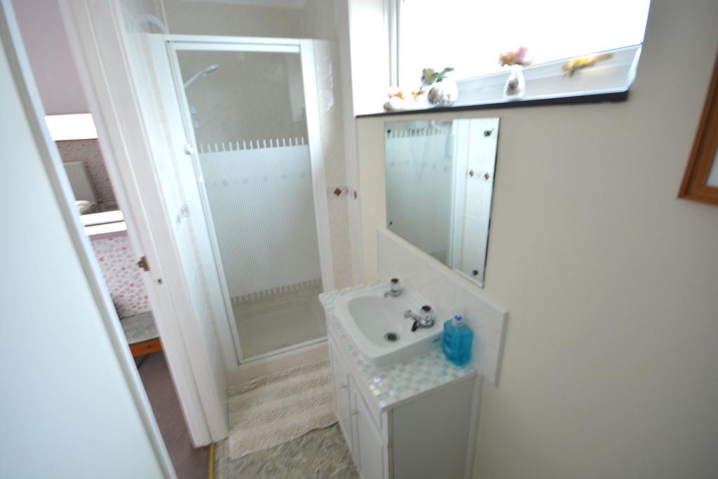 En suite shower