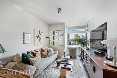 Sullivan Close, London