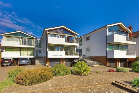 2 bedroom apartment to rent, Lake Road East, Cardiff CF23