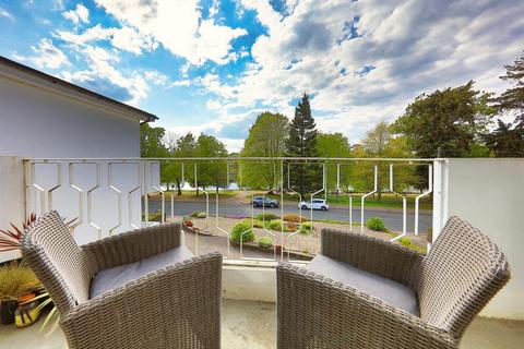 2 bedroom apartment to rent, Lake Road East, Cardiff CF23