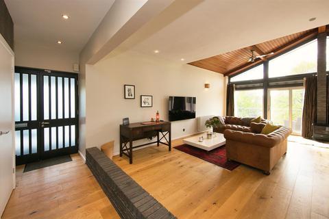 2 bedroom apartment to rent, Lake Road East, Cardiff CF23