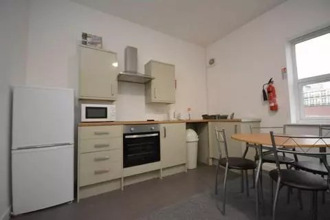 1 bedroom in a house share to rent – pohled 2