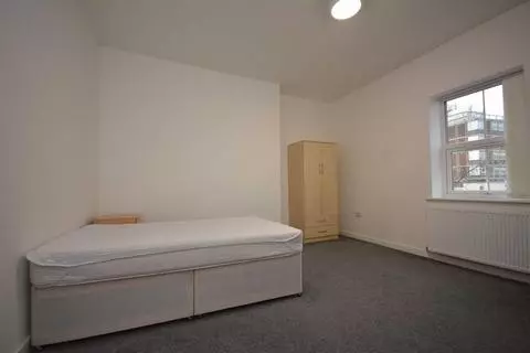 1 bedroom in a house share to rent – pohled 4
