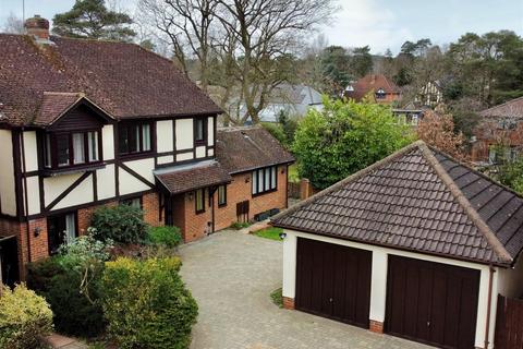 4 bedroom detached house for sale, Shrublands Drive, Lightwater GU18