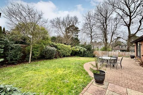 4 bedroom detached house for sale, Shrublands Drive, Lightwater GU18