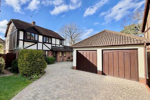 Shrublands Drive, Lightwater GU18