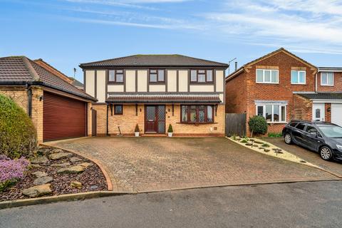 4 bedroom detached house for sale, Pine Close