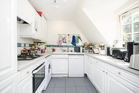 2 bedroom flat to rent, Corringway, Golders Green, London, NW11