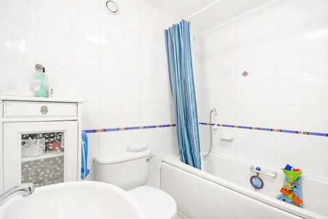 2 bedroom flat to rent, Corringway, Golders Green, London, NW11