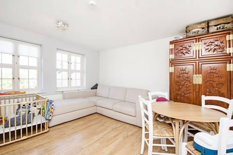 2 bedroom flat to rent, Corringway, Golders Green, London, NW11