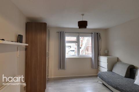 3 bedroom terraced house to rent, Tyes Court, NORTHAMPTON