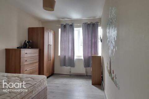 3 bedroom terraced house to rent, Tyes Court, NORTHAMPTON