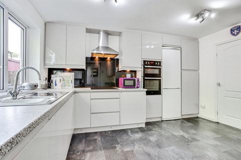 3 bedroom terraced house for sale, South Terrace, Ossett