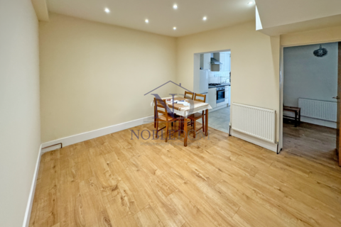 3 bedroom end of terrace house to rent, Clifton Road, Isleworth, TW7
