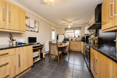 3 bedroom end of terrace house for sale, Sherwood Avenue, WISBECH
