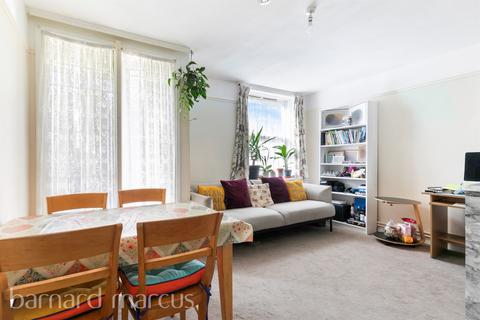 3 bedroom flat for sale, Leigham Avenue, London