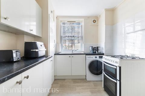 3 bedroom flat for sale, Leigham Avenue, London