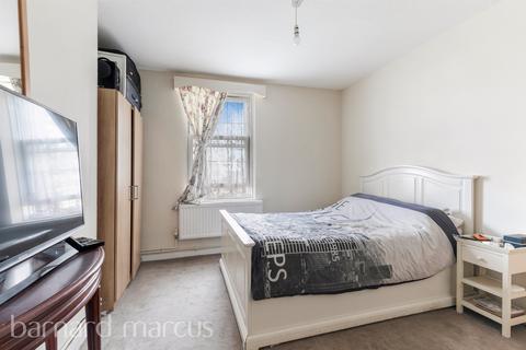 3 bedroom flat for sale, Leigham Avenue, London