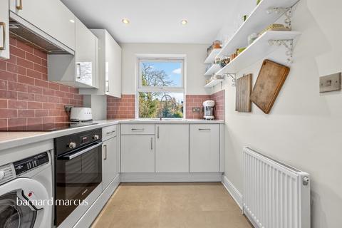 2 bedroom flat for sale, Hopton Road, London
