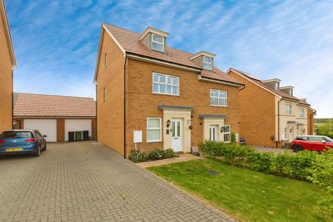 4 bedroom semi-detached house for sale, Briggington Way, LEIGHTON BUZZARD