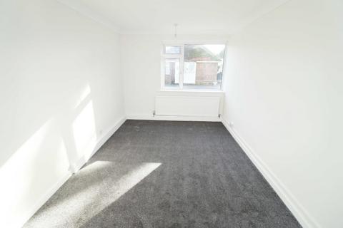2 bedroom flat for sale, Westfield Avenue, Hayling Island