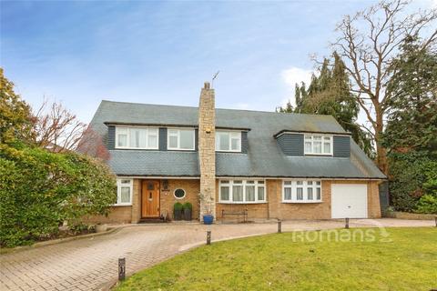 4 bedroom detached house to rent, Salisbury Road, Farnborough, Hampshire, GU14