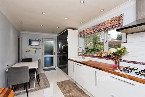 4 bedroom detached house to rent, Salisbury Road, Farnborough, Hampshire, GU14