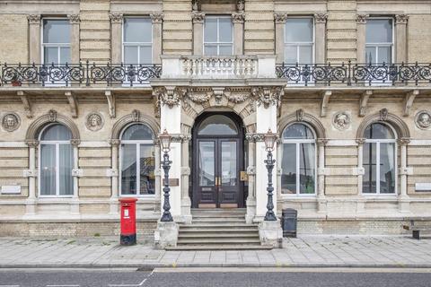 1 bedroom ground floor flat for sale, The Quay, Harwich