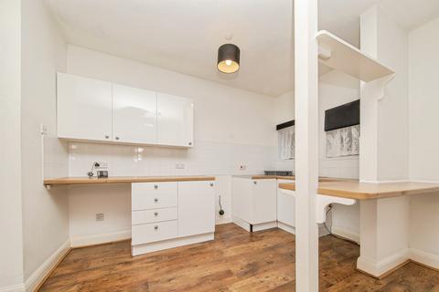 1 bedroom ground floor flat for sale, The Quay, Harwich