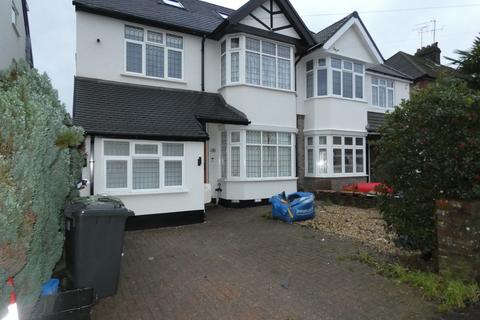 4 bedroom house to rent, Fountains Road, LUTON