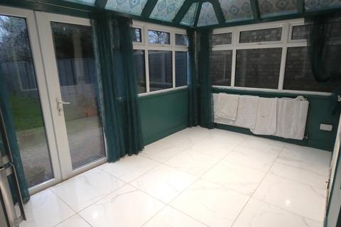 4 bedroom house to rent, Fountains Road, LUTON