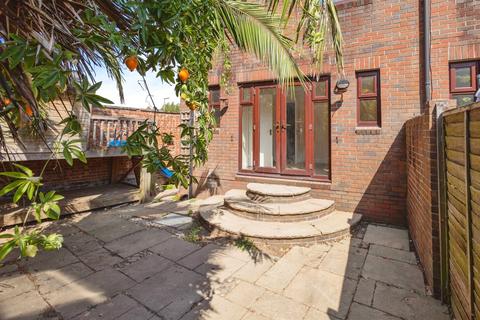 4 bedroom semi-detached house for sale, Coward Road, Gosport