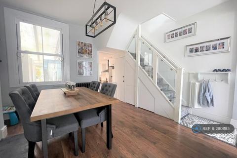 2 bedroom terraced house to rent, Okehampton Place, Exeter, EX4