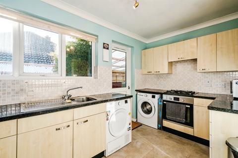 2 bedroom semi-detached bungalow for sale, Selsey Close, WORTHING